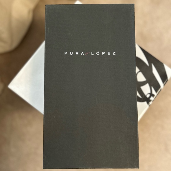 Pura Lopez Kitten Heel Pumps - Picture 6 of 7